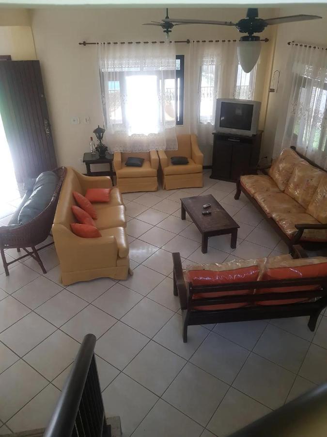 Belissima Casa Em Itauna A 300 Metros Da Praia Сакуарема Екстер'єр фото